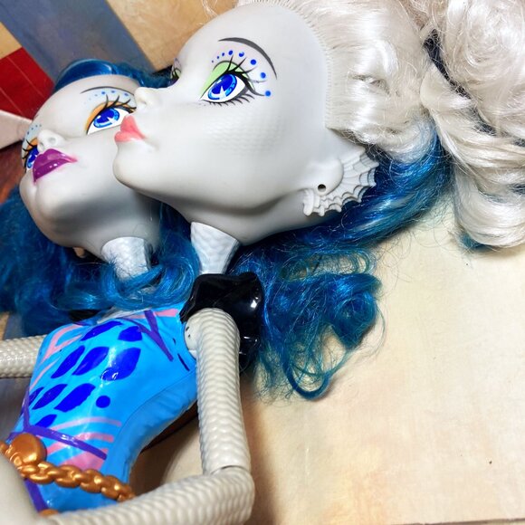 Monster High Peri and Pearl Serpentine Styling Head 2-Headed Doll Play Hair - Picture 4 of 10